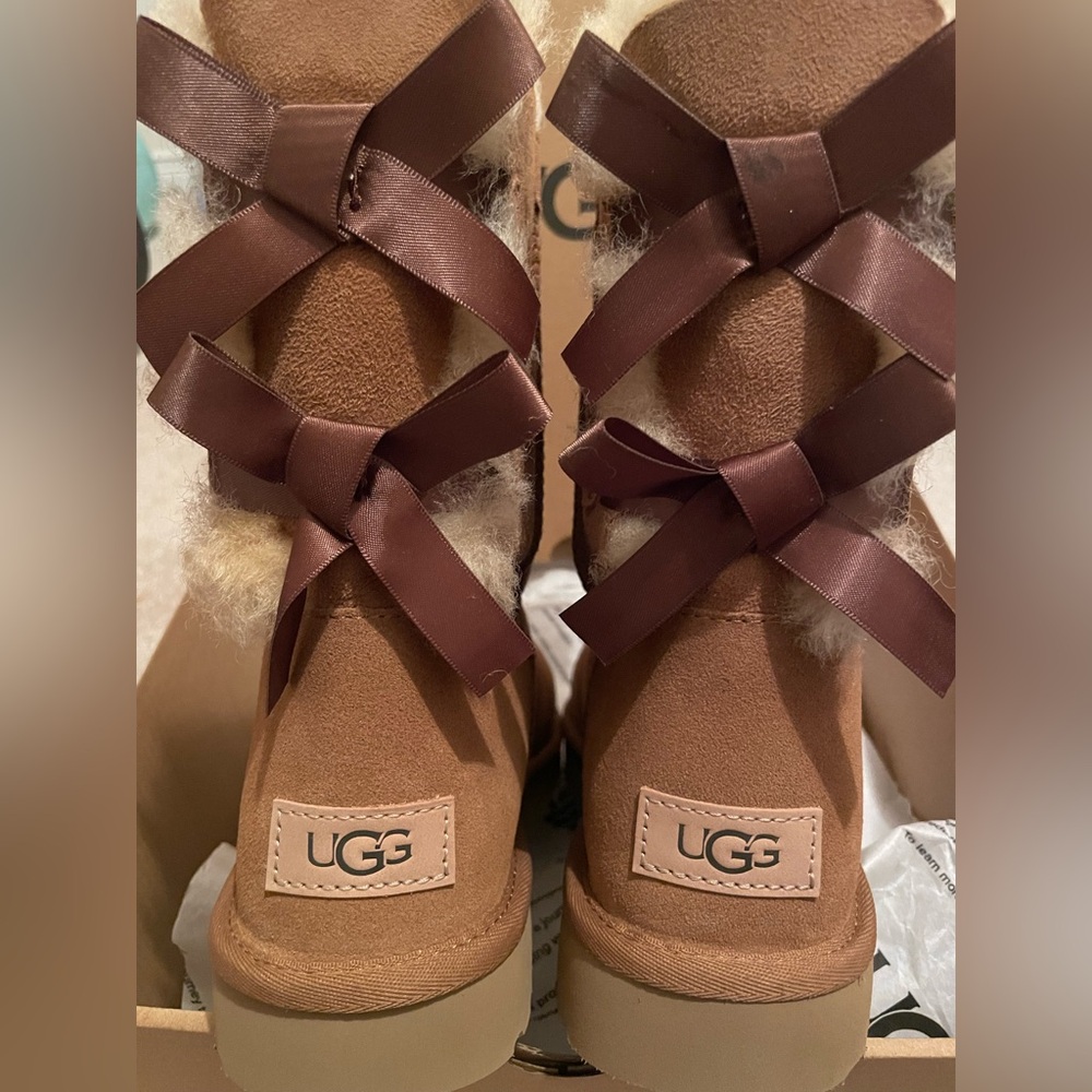 BNIB $275 UGG Women's Bailey Bow II Boots - Chestnut - Picture 12 of 12